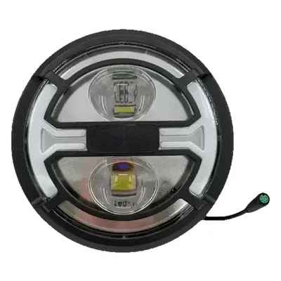 Faro delantero de una fatbike en la oscuridad